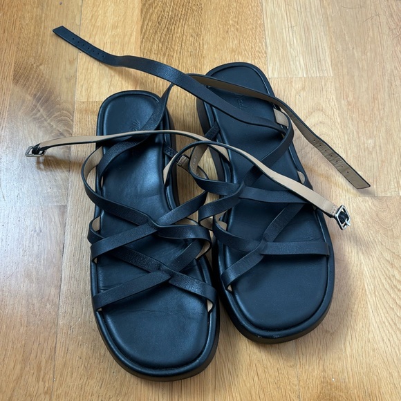 The Sabina Flatform Sandal - Picture 5 of 7